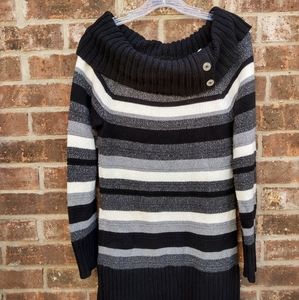 Black and White Knitted Sweater Size M